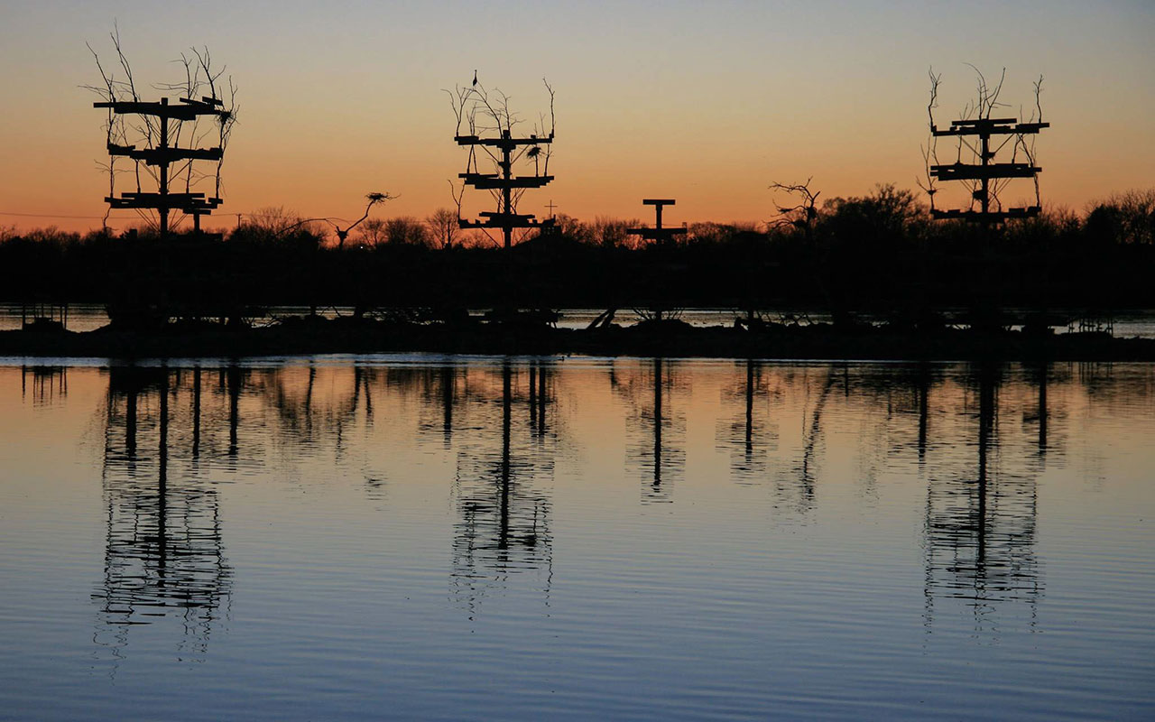 A sunset at Lake Renwick.