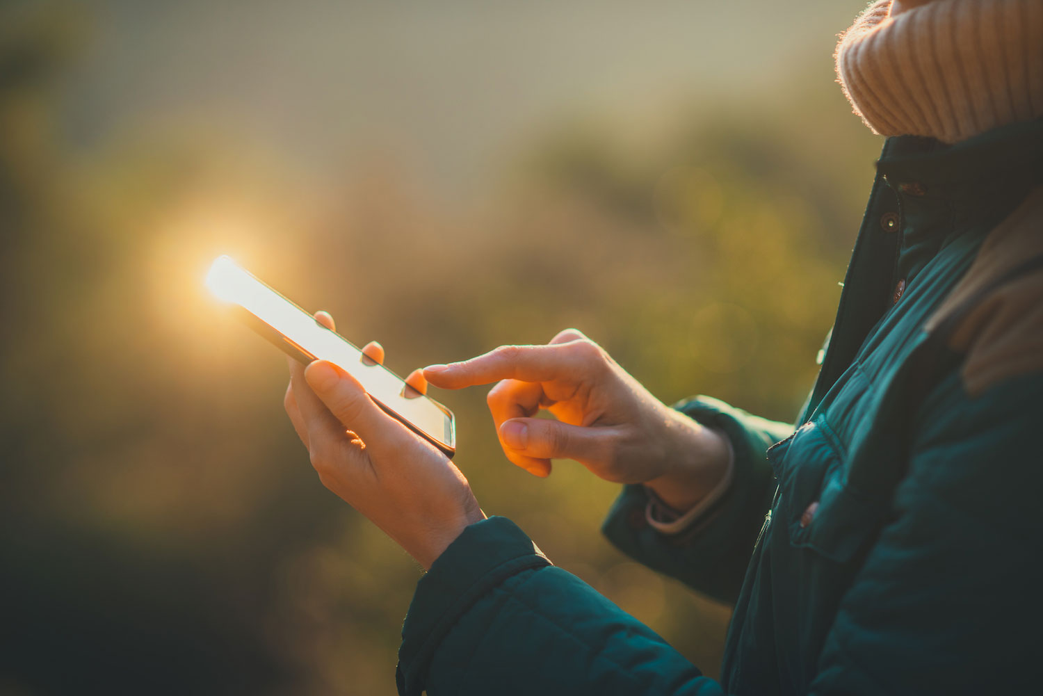 A person using a cell phone outside.